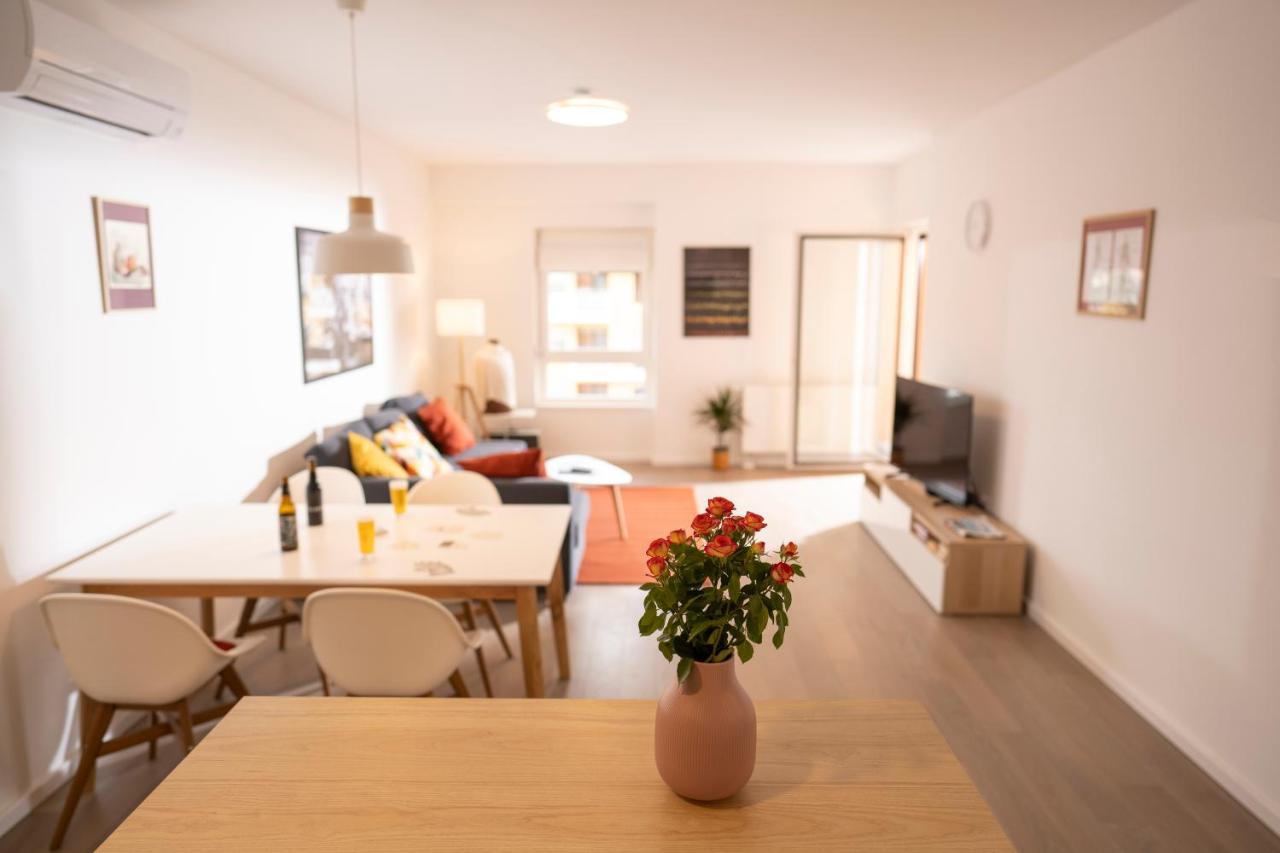 Mannequin: Sea View, Private Parking In The Garage Appartement Rijeka Buitenkant foto